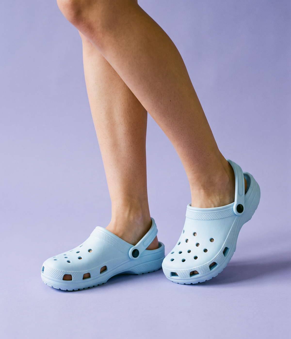 Clog de EVA Azul Bebê, em uso