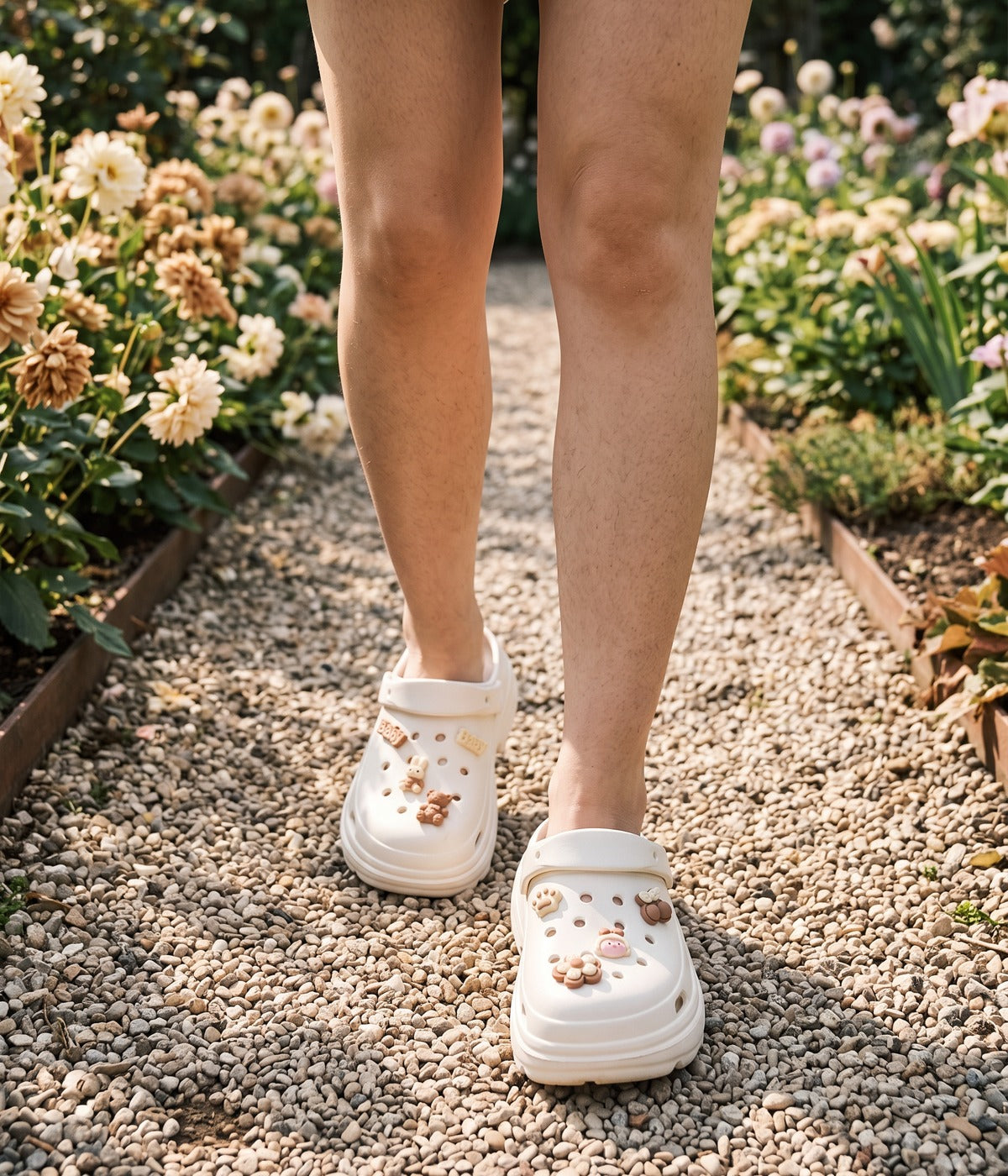 Clog Plataforma Baby Branco (+Gominhas de Brinde), em uso