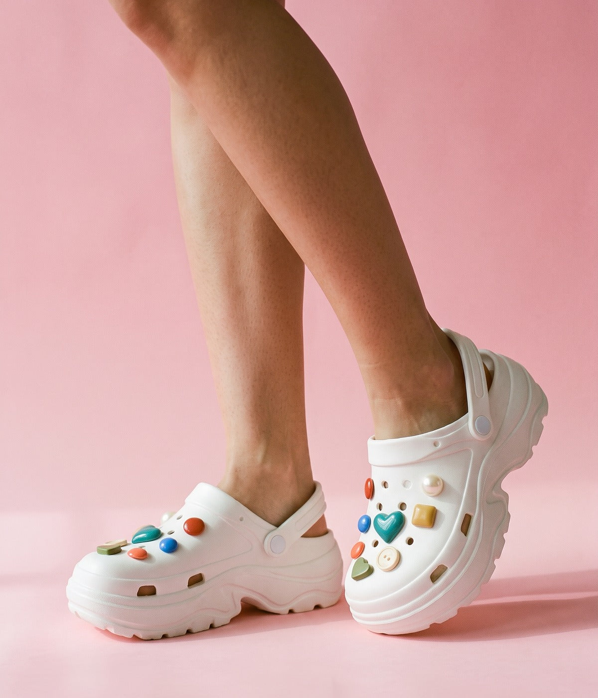 Clog Plataforma Confete Branco (+Gominhas de Brinde), em uso