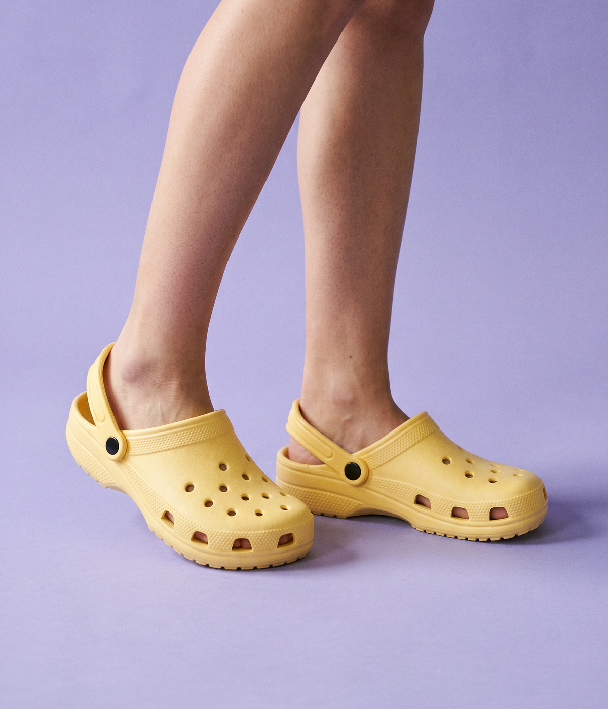 Clog de EVA Amarelo, em uso