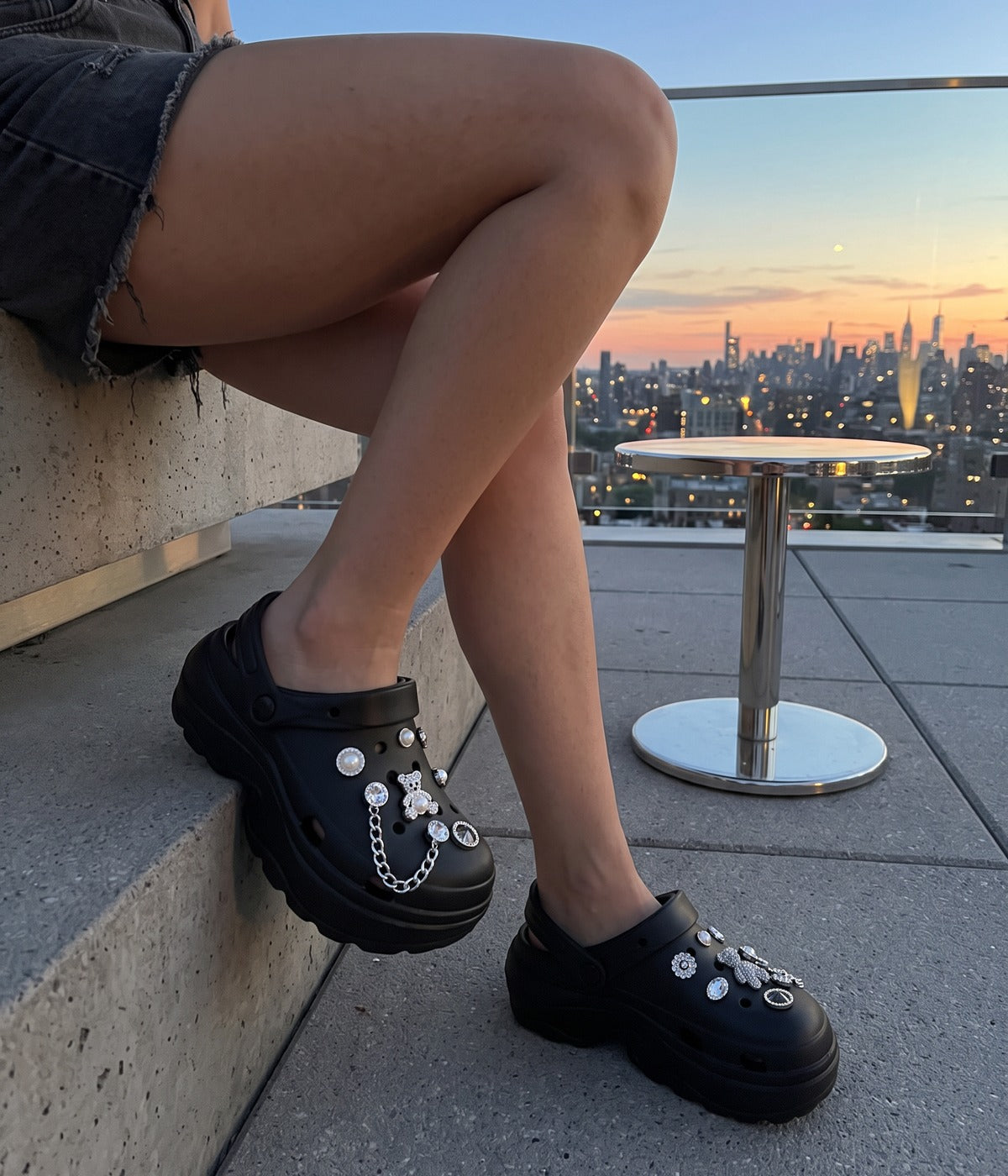 Clog Plataforma Cristal Preto (+Gominhas de Brinde), em uso