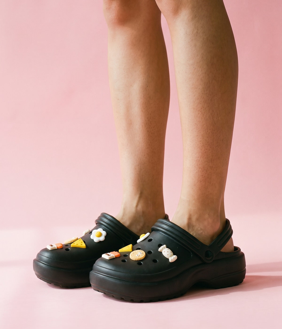 Clog Plataforma Lanchinho Preto (+Gominhas de Brinde), em uso